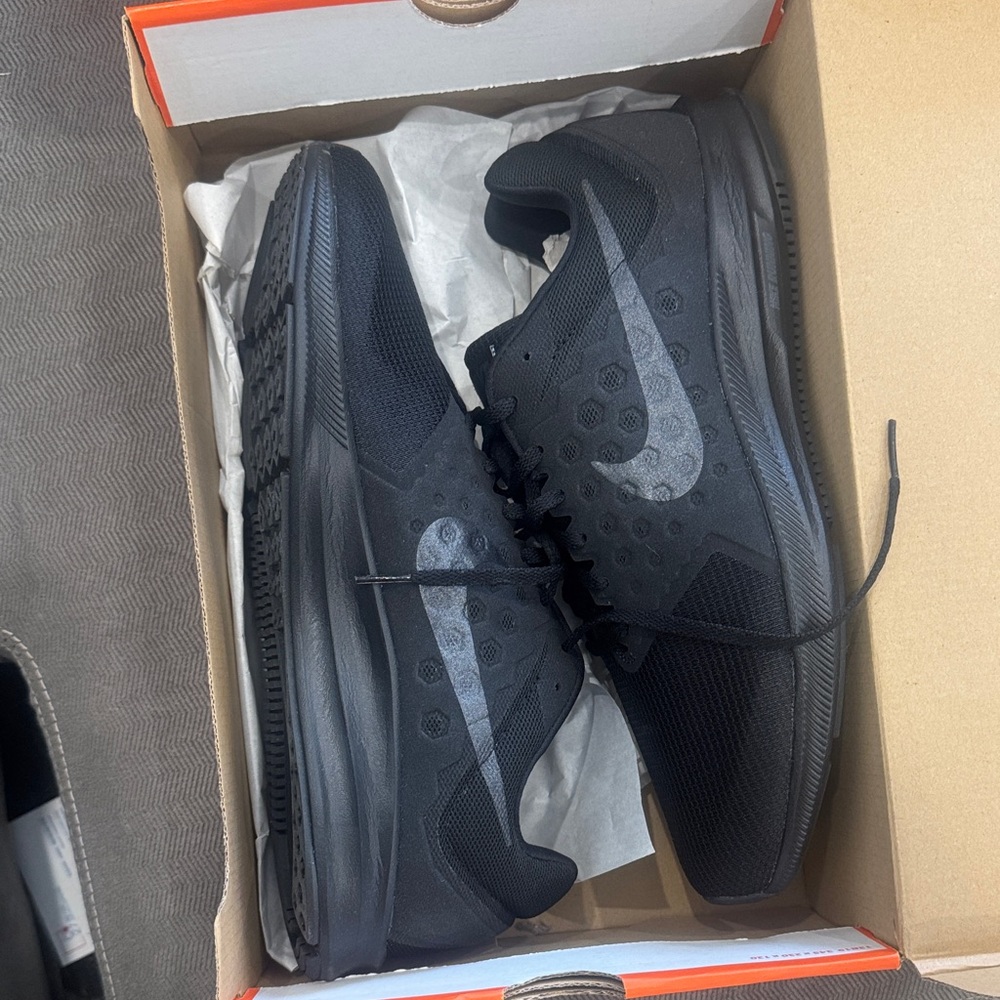 Nike Men's Black Athletic Sneakers